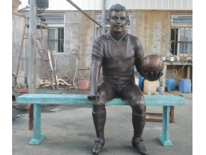 bronze footballeur sculpture art public